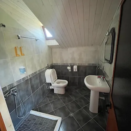 Lura Hotel Fushe-Lure