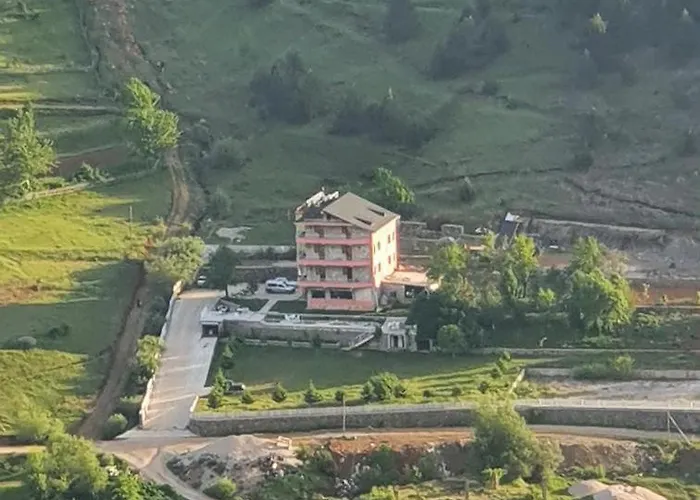 Hotel Lura *