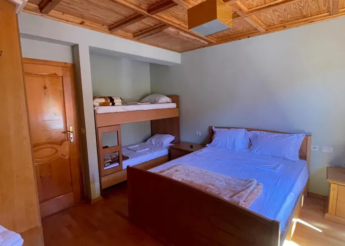 Lura Hotel *