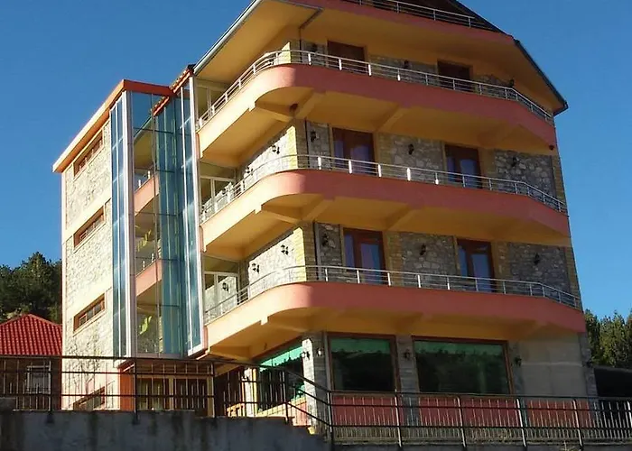 Lura Hotel *