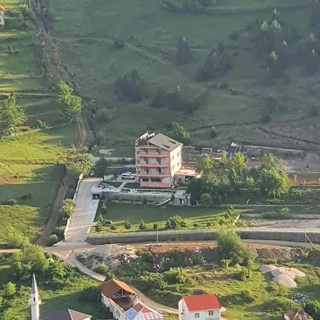 فندق Lura *